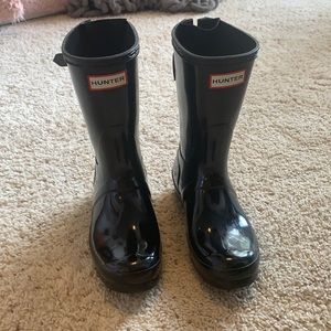 black hunter rain boots!